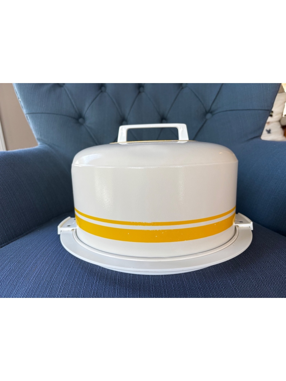Vintage Atapco Cake Pie Carrier 5-000 Locking Lid Yellow Stripe Made USA